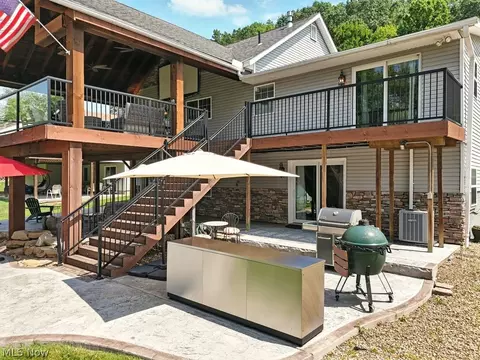 196 E Mohawk Dr, Malvern, OH 44644 photo 5