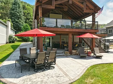 196 E Mohawk Dr, Malvern, OH 44644 photo 4