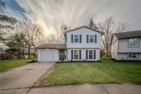 886 Bunker Hl, Medina, OH 44256