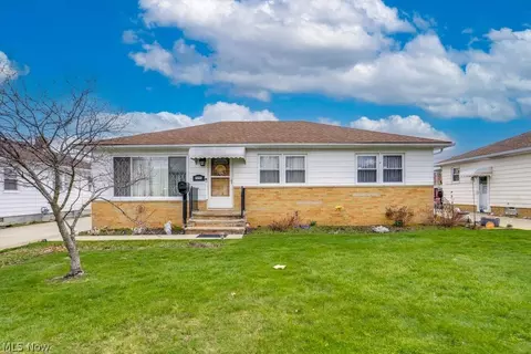 7295 Oakwood Rd, Parma, OH 44130
