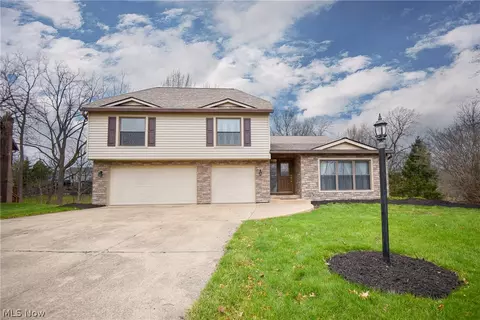 18086 Winchester Ct, Strongsville, OH 44136