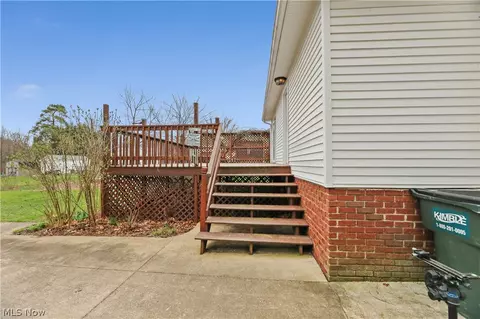 Exterior - 170 E Beech St NE, Alliance, OH 44601 photo 7 of 9