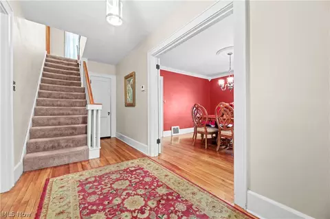Entry Way - 170 E Beech St NE, Alliance, OH 44601 photo 1 of 5