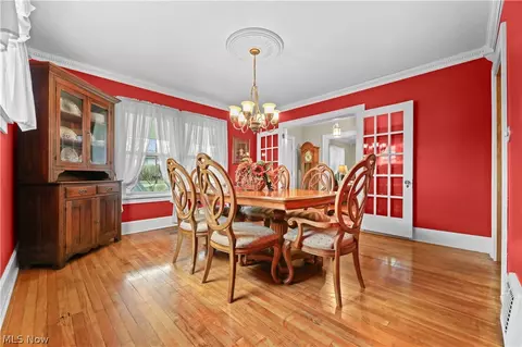 Dining - 170 E Beech St NE, Alliance, OH 44601 photo 2 of 4