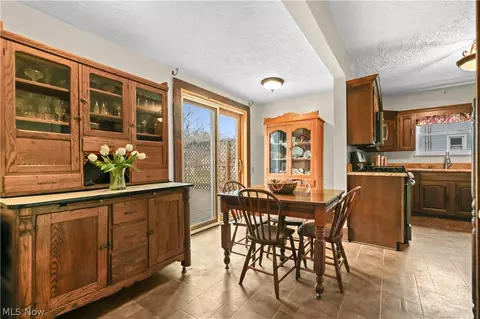 Dining - 170 E Beech St NE, Alliance, OH 44601 photo 4 of 4