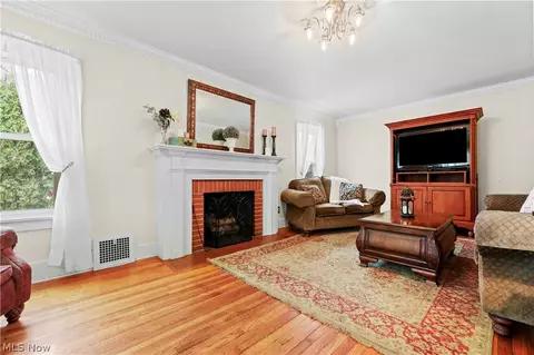 Living - 170 E Beech St NE, Alliance, OH 44601 photo 1 of 1