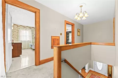 Entry Way - 170 E Beech St NE, Alliance, OH 44601 photo 4 of 5