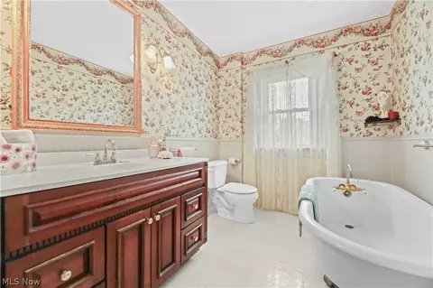 Bath - 170 E Beech St NE, Alliance, OH 44601 photo 4 of 4