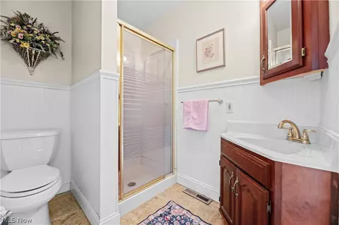 Bath - 170 E Beech St NE, Alliance, OH 44601 photo 2 of 4