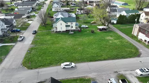 627 33rd St, Parkersburg, WV 26101