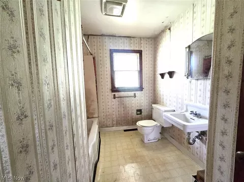 Bath - 641 Warren Chapel Rd, Fleming, OH 45729 photo 1 of 2