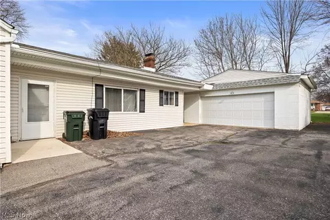 142 Parmely Ave, Elyria, OH 44035 photo 5