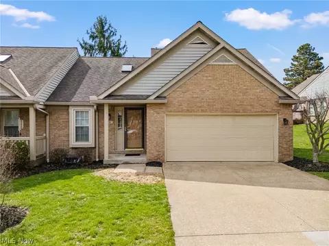 114 Ledbury Cir NE, Canton, OH 44721
