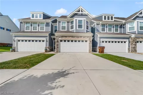 805 Dipper Ln #2, Aurora, OH 44202