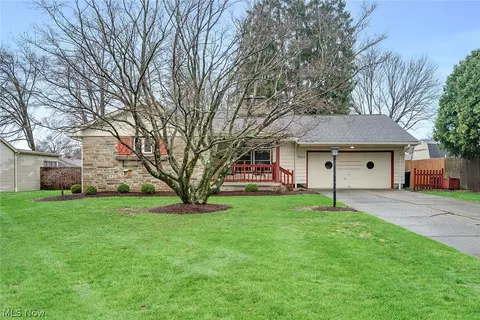 3423 Tall Oaks Ln, Youngstown, OH 44511