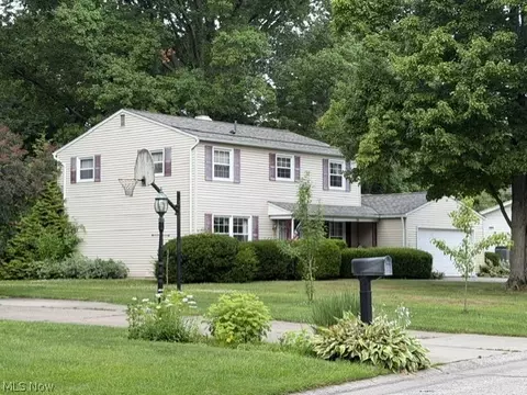 2775 Shady Lake Dr, Vermilion, OH 44089
