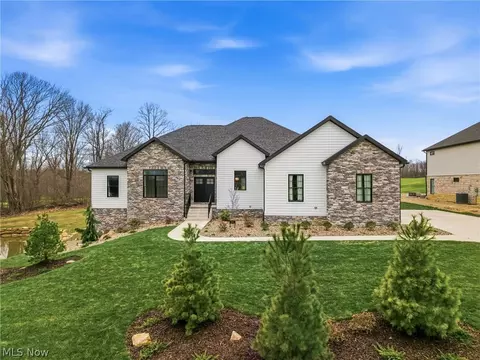 6879 Kyle Ridge Pointe, Canfield, OH 44406