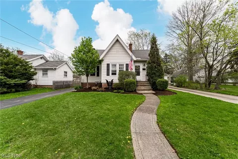 1207 Irene Rd, Lyndhurst, OH 44124