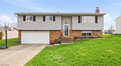 3992 Hilltop Dr, Brunswick, OH 44212