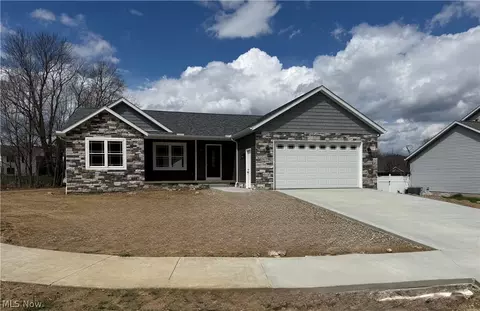 2639 Squirrel Hollow St NE, Canton, OH 44704