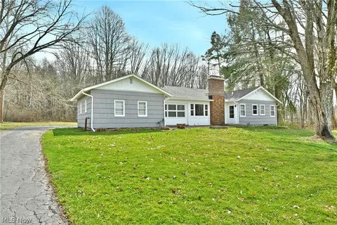 2262 Niles Cortland Rd NE, Cortland, OH 44410