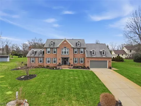 1576 Kings Arms Cir NW, Uniontown, OH 44685