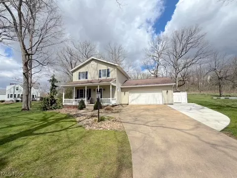 1131 Millbrook Sq NE, Bolivar, OH 44612