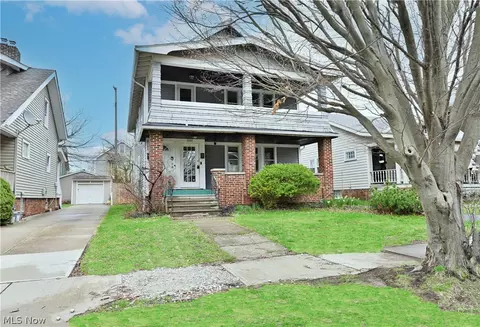 2131 Wascana Ave, Lakewood, OH 44107