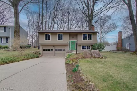 95 Oakhurst Dr, Munroe Falls, OH 44262