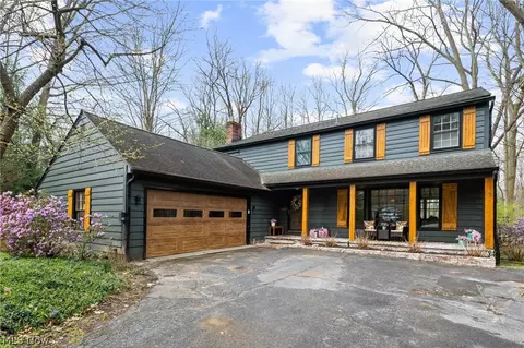 52 Carriage Stone Dr, Chagrin Falls, OH 44022