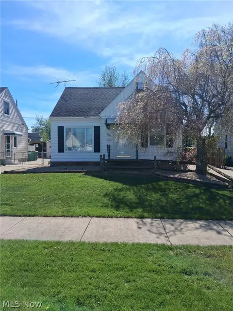 388 E 330th St, Willowick, OH 44095