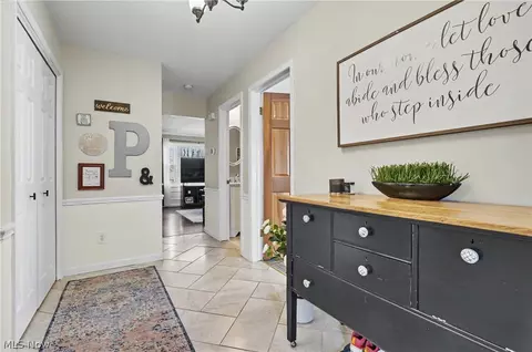 Entry Way - 350 Ingram Dr, Boardman, OH 44512 photo 1 of 3