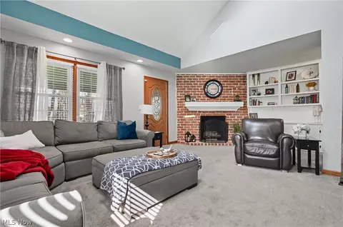 Living - 350 Ingram Dr, Boardman, OH 44512 photo 3 of 3