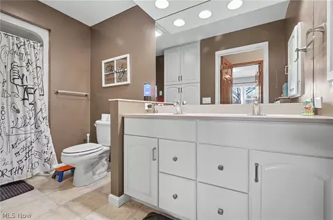 Bath - 350 Ingram Dr, Boardman, OH 44512 photo 5 of 6