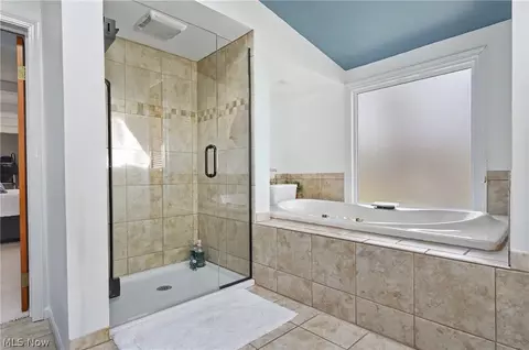 Bath - 350 Ingram Dr, Boardman, OH 44512 photo 3 of 6