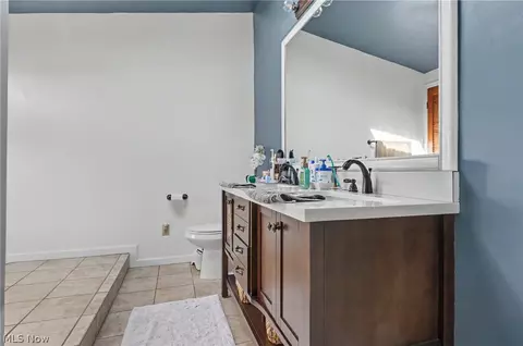Bath - 350 Ingram Dr, Boardman, OH 44512 photo 2 of 6