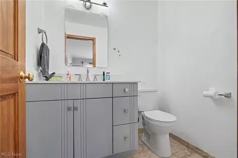 Bath - 350 Ingram Dr, Boardman, OH 44512 photo 4 of 6