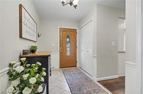 Entry Way - 350 Ingram Dr, Boardman, OH 44512 photo 2 of 3