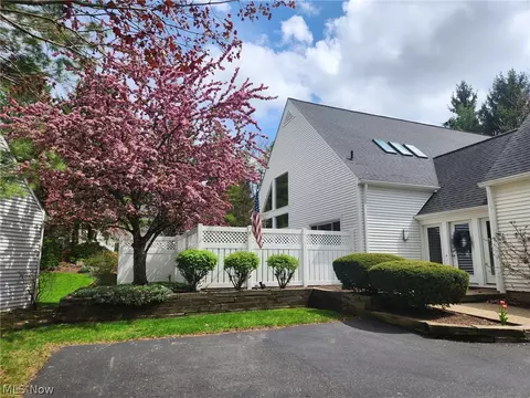 985 Goldenrod Trl, Aurora, OH 44202