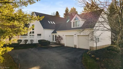 985 Goldenrod Trl, Aurora, OH 44202