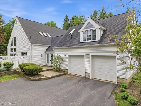 985 Goldenrod Trl, Aurora, OH 44202