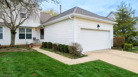 390 Blair Cir, Aurora, OH 44202