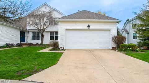 390 Blair Cir, Aurora, OH 44202