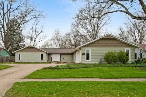 540 Crossbrook Dr, Berea, OH 44017