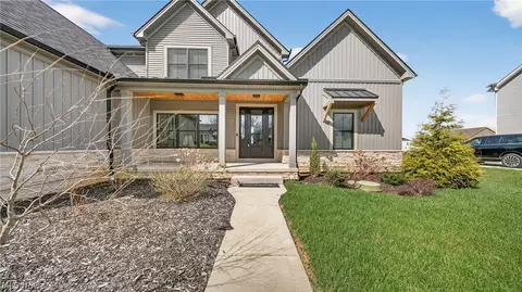 2071 Lanterman Cir, Hinckley, OH 44233