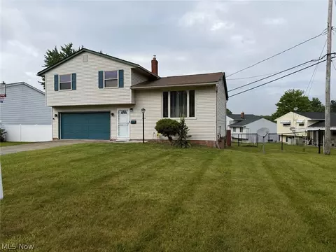24881 Ridgeline Dr, Bedford Heights, OH 44146