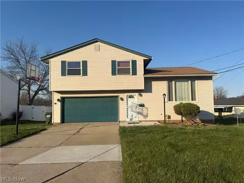 24881 Ridgeline Dr, Bedford Heights, OH 44146