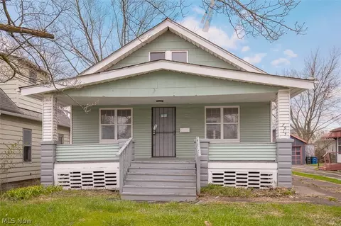 7915 Vineyard Ave, Cleveland, OH 44105