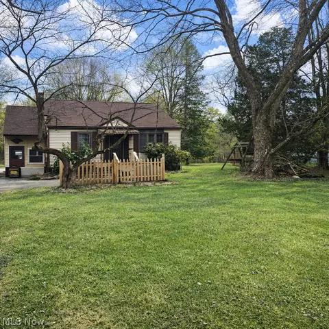 744 Carson Salt Springs Rd, Mineral Ridge, OH 44440