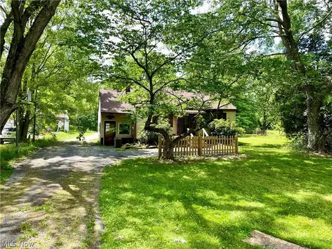 744 Carson Salt Springs Rd, Mineral Ridge, OH 44440